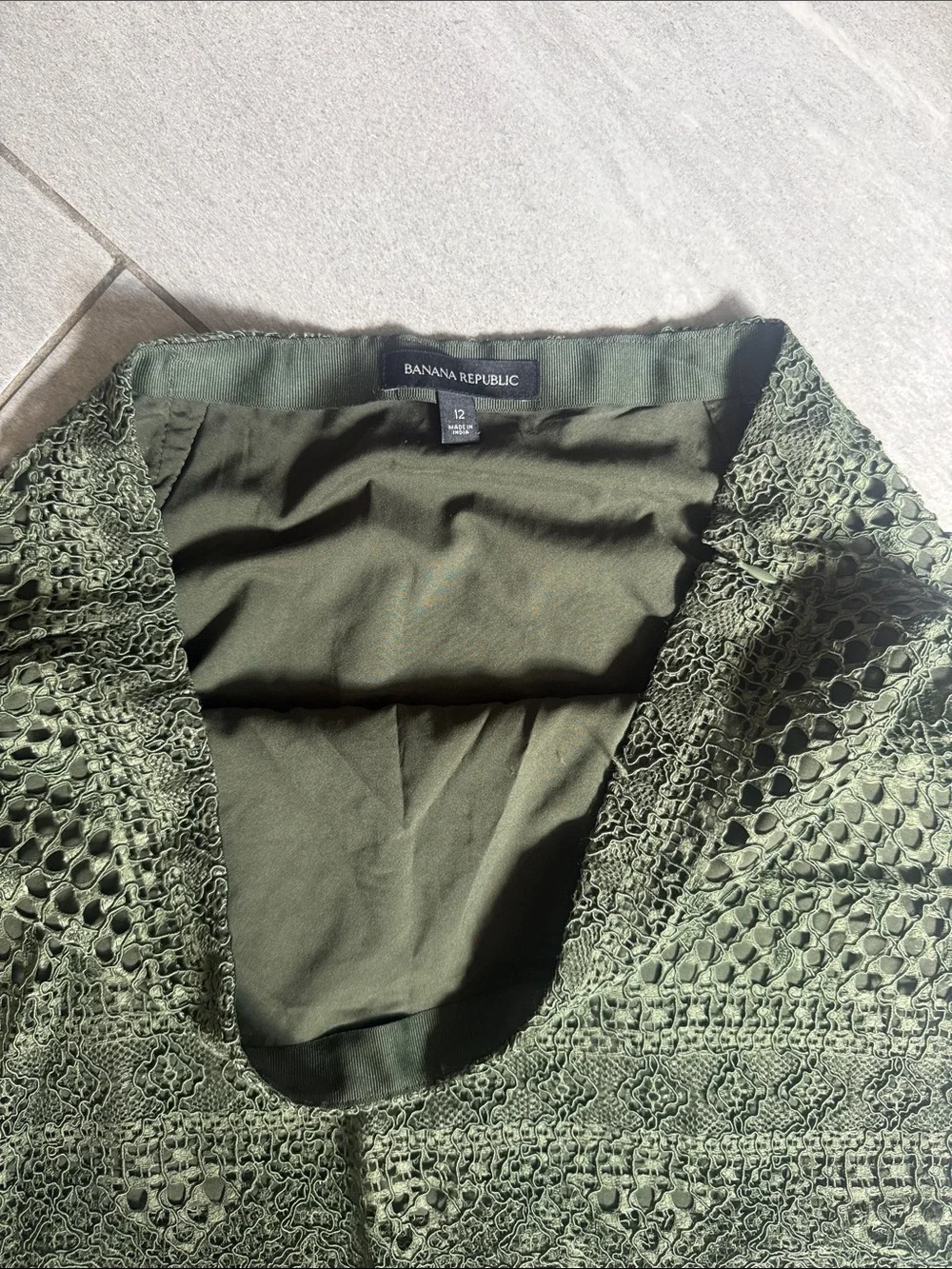 Banana Republic green lace skirt, Size 12